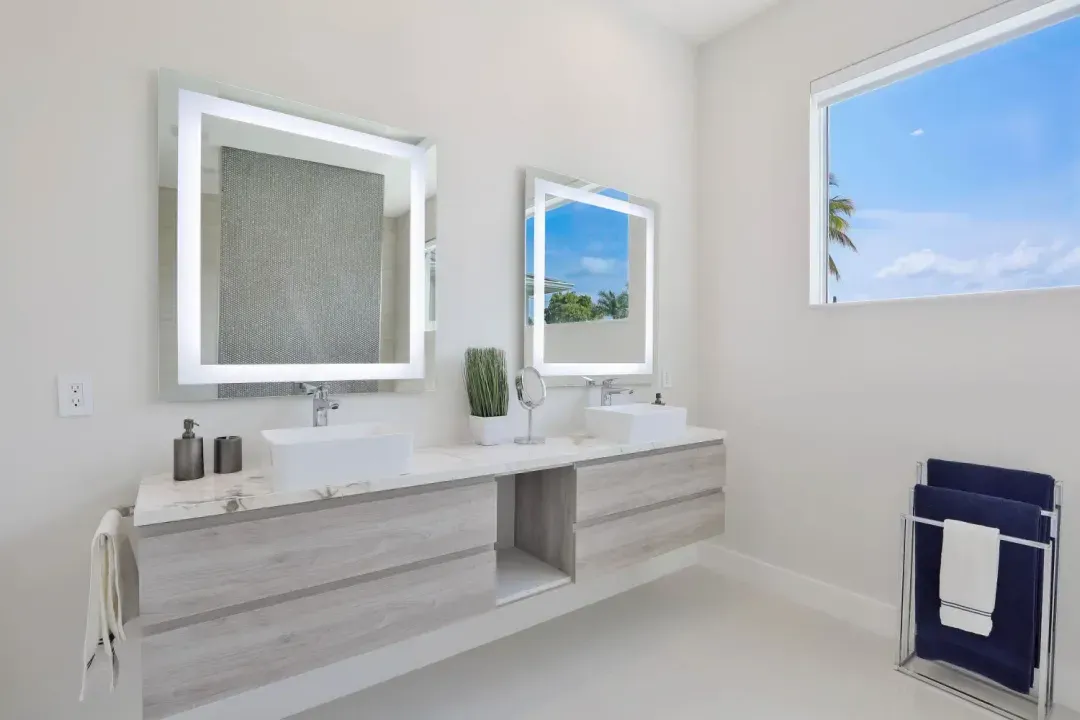 Privacy in 6 Bathrooms – view 1