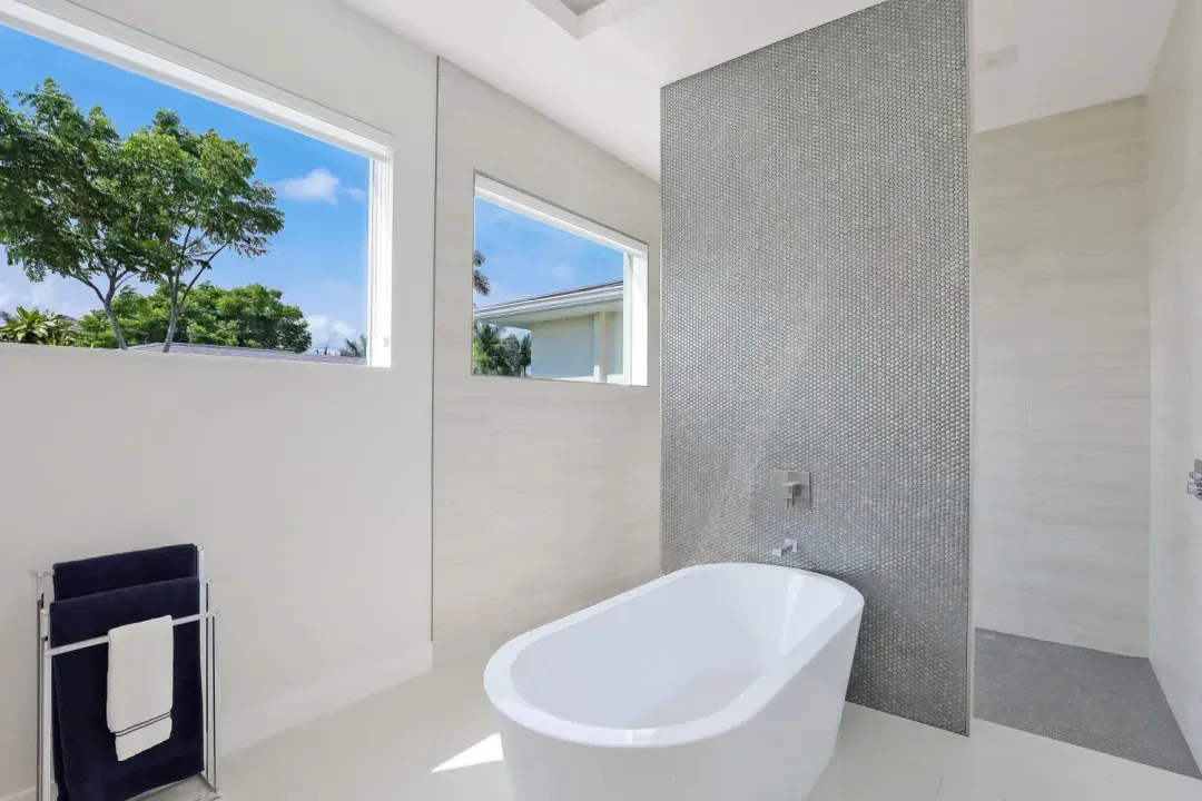 Privacy in 6 Bathrooms – view 2