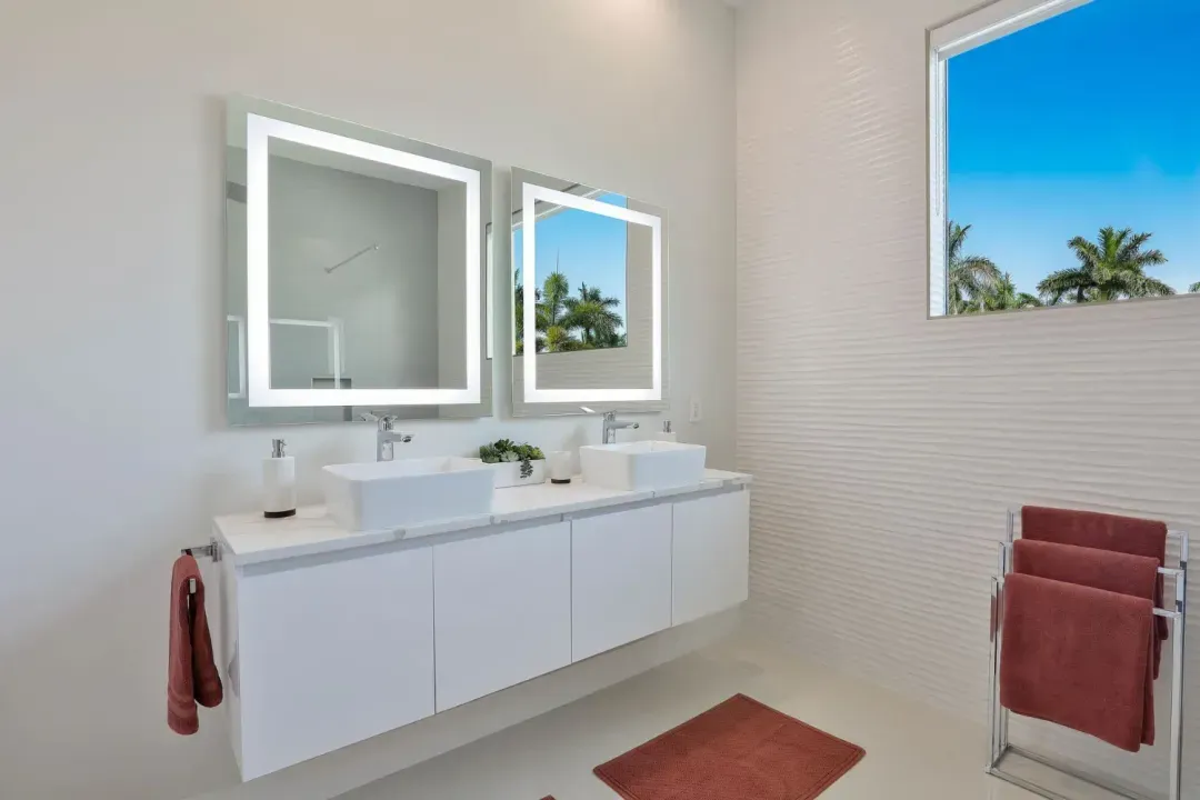 Privacy in 6 Bathrooms – view 5