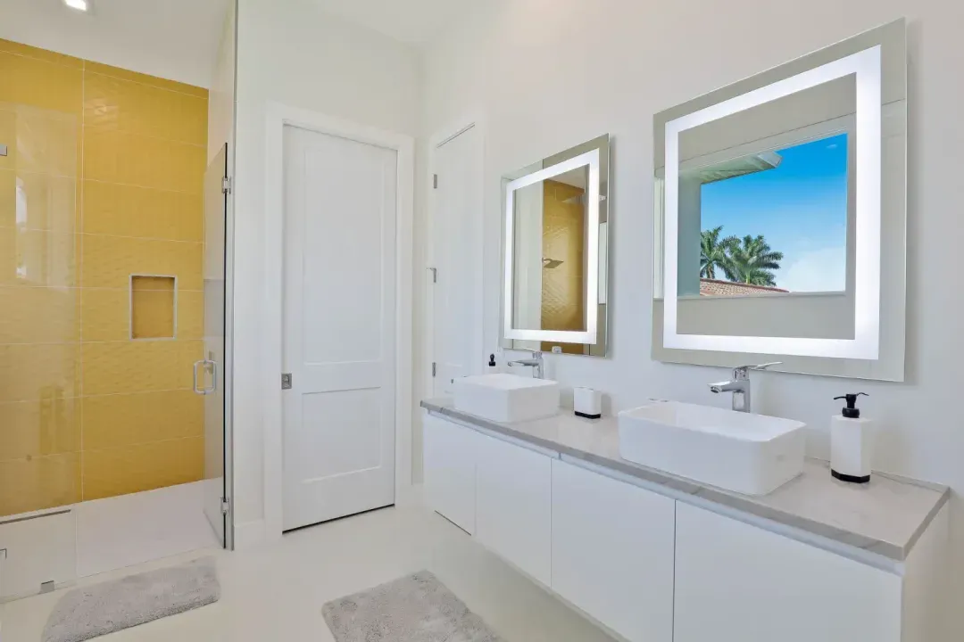 Privacy in 6 Bathrooms – view 7