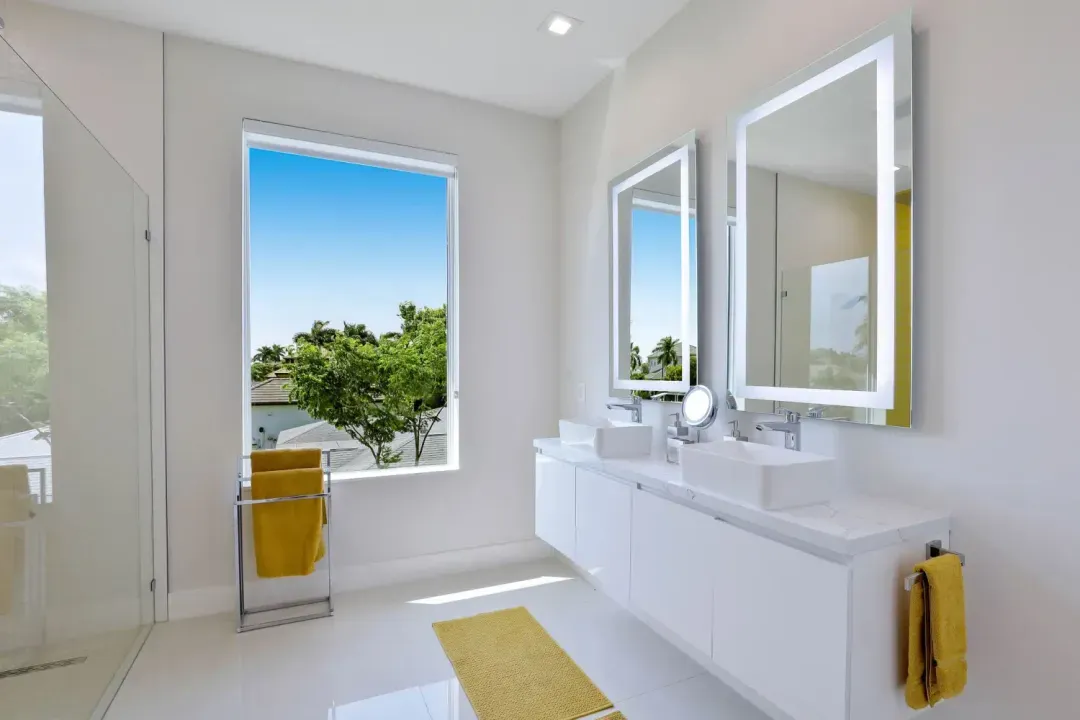 Privacy in 6 Bathrooms – view 9